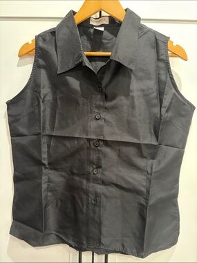 Sleeveless Button-Down Shirt - Black